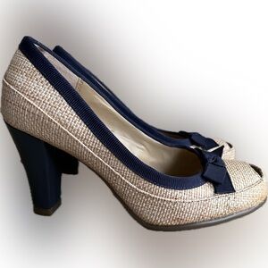 Peep toe heels by Aerosoles. Size 6